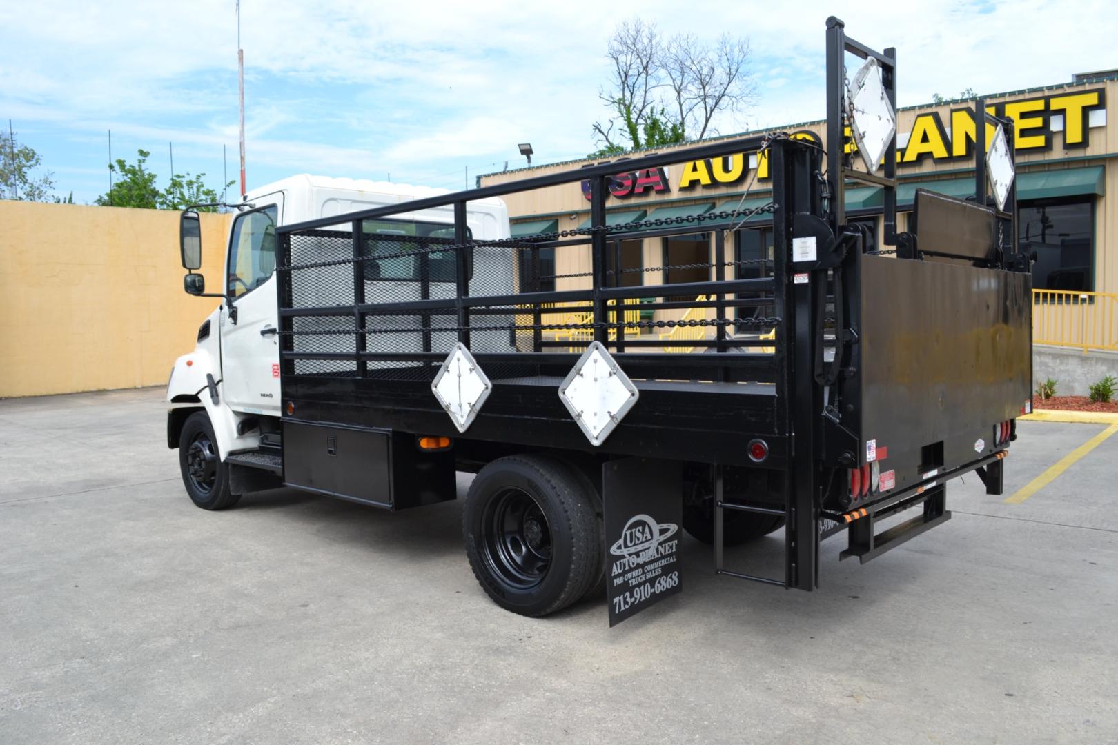 2007 WHITE /BLACK HINO 165 with an J05D-TA 5.1L 175HP engine, ALLISON 6SPD AUTOMATIC transmission, located at 9172 North Fwy, Houston, TX, 77037, (713) 910-6868, 29.887470, -95.411903 - Photo#6